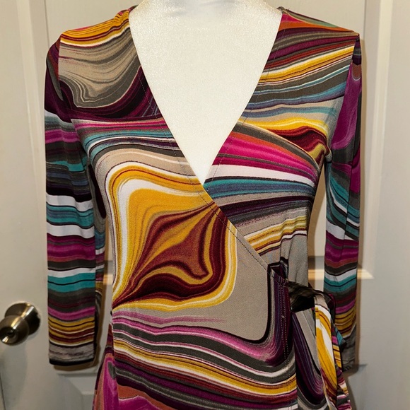 🌺Wrap Dress🌺 - Picture 3 of 4